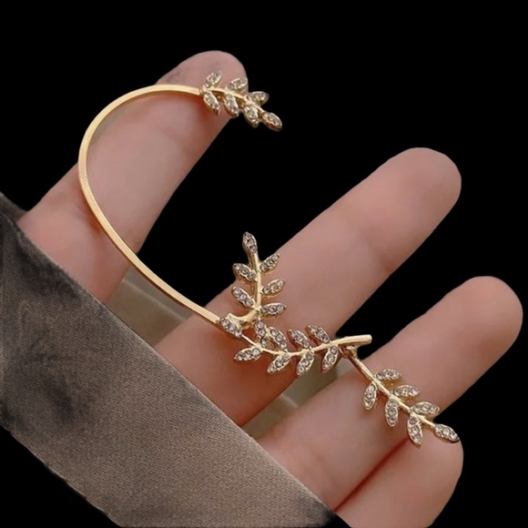 Leafy Rhinestone Ear cuff - Picture 2 of 4